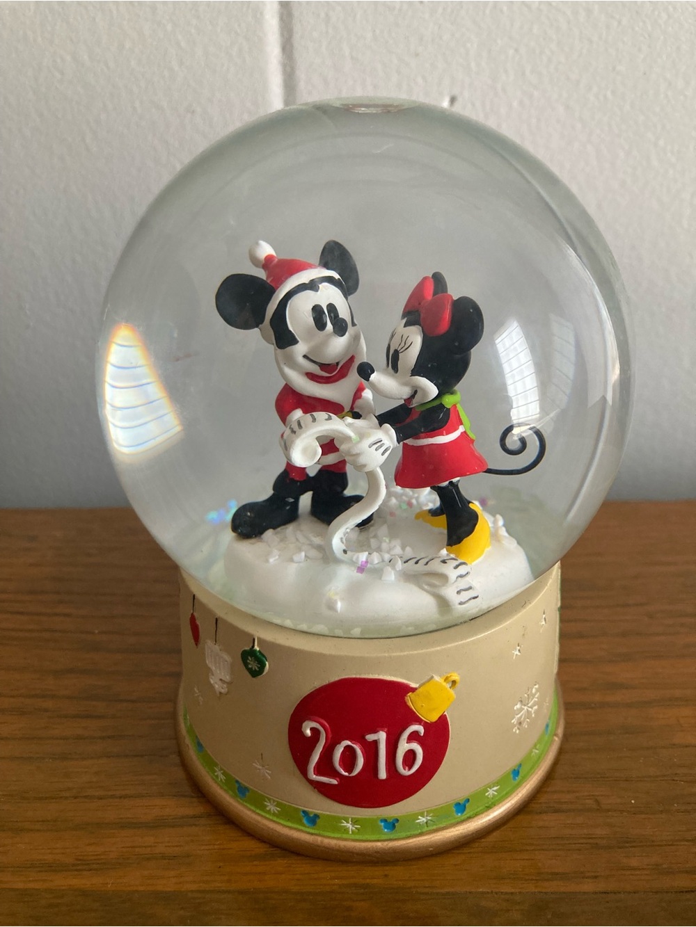 Disney Mickey & Minnie 2016 Holiday Snow Globe